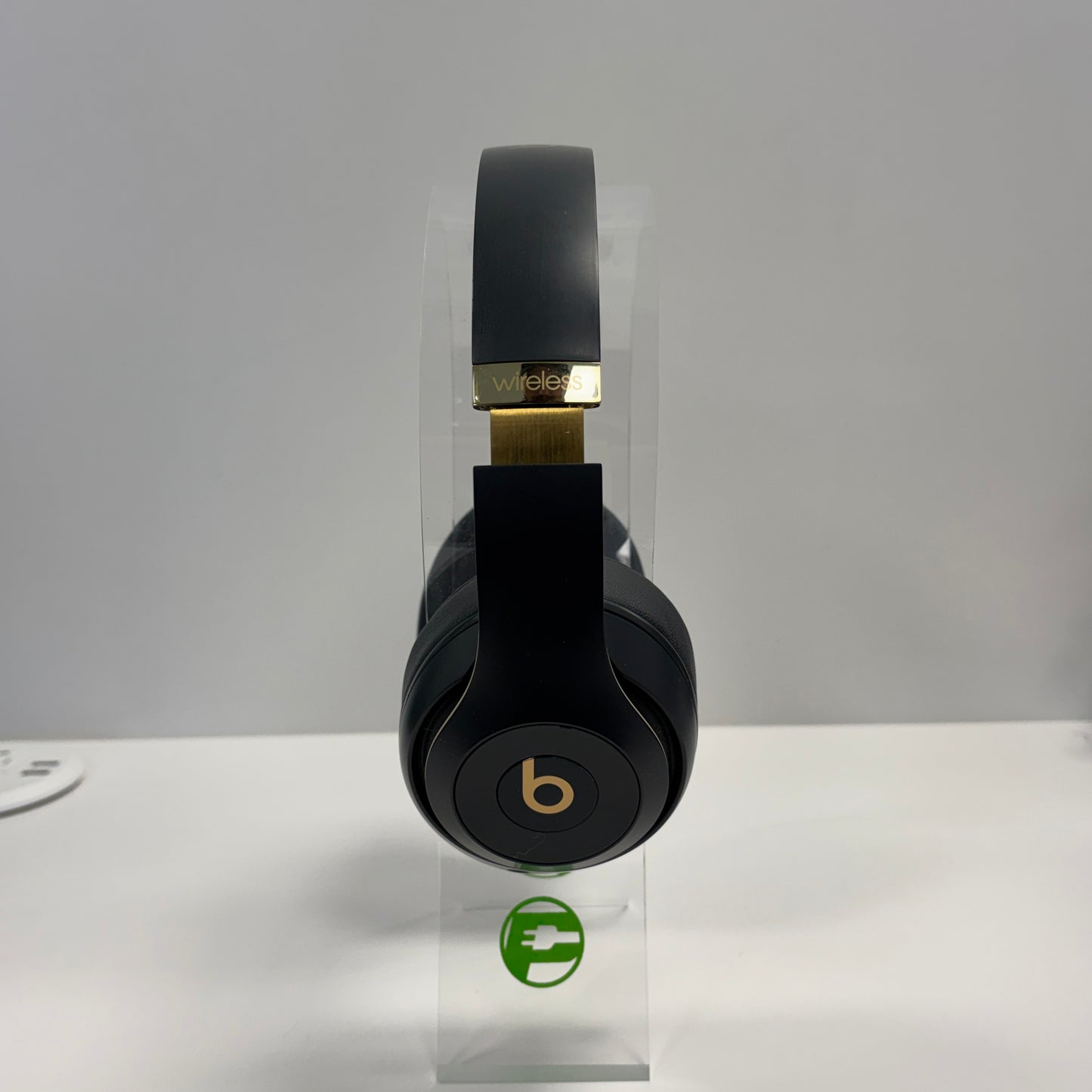 Beats Studio3 Wireless Over-Ear Bluetooth Headphones Black Gold