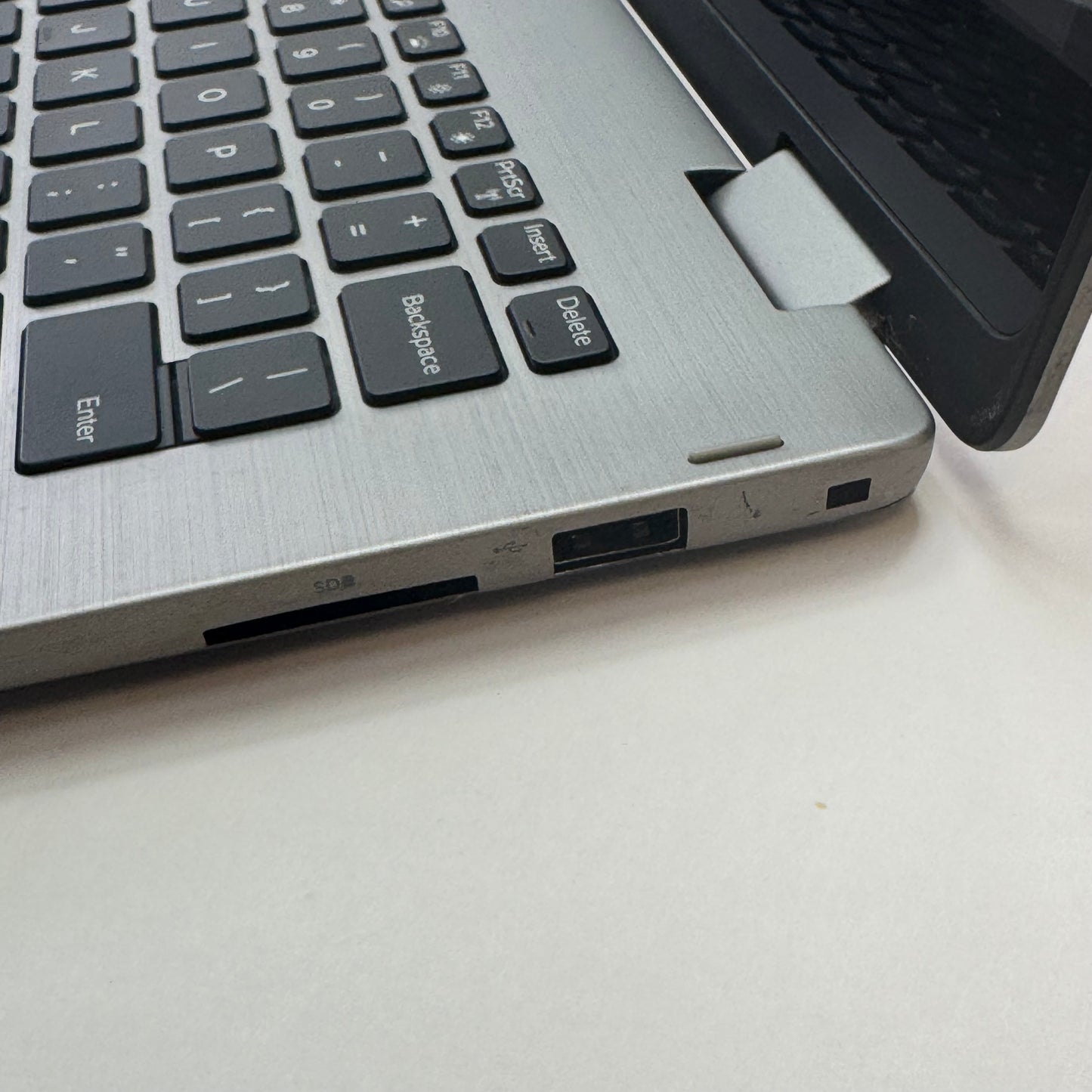 Dell Inspiron P69G001 13.3" i5-7200U 2.5GHz 8GB RAM 256GB SSD with charger READ