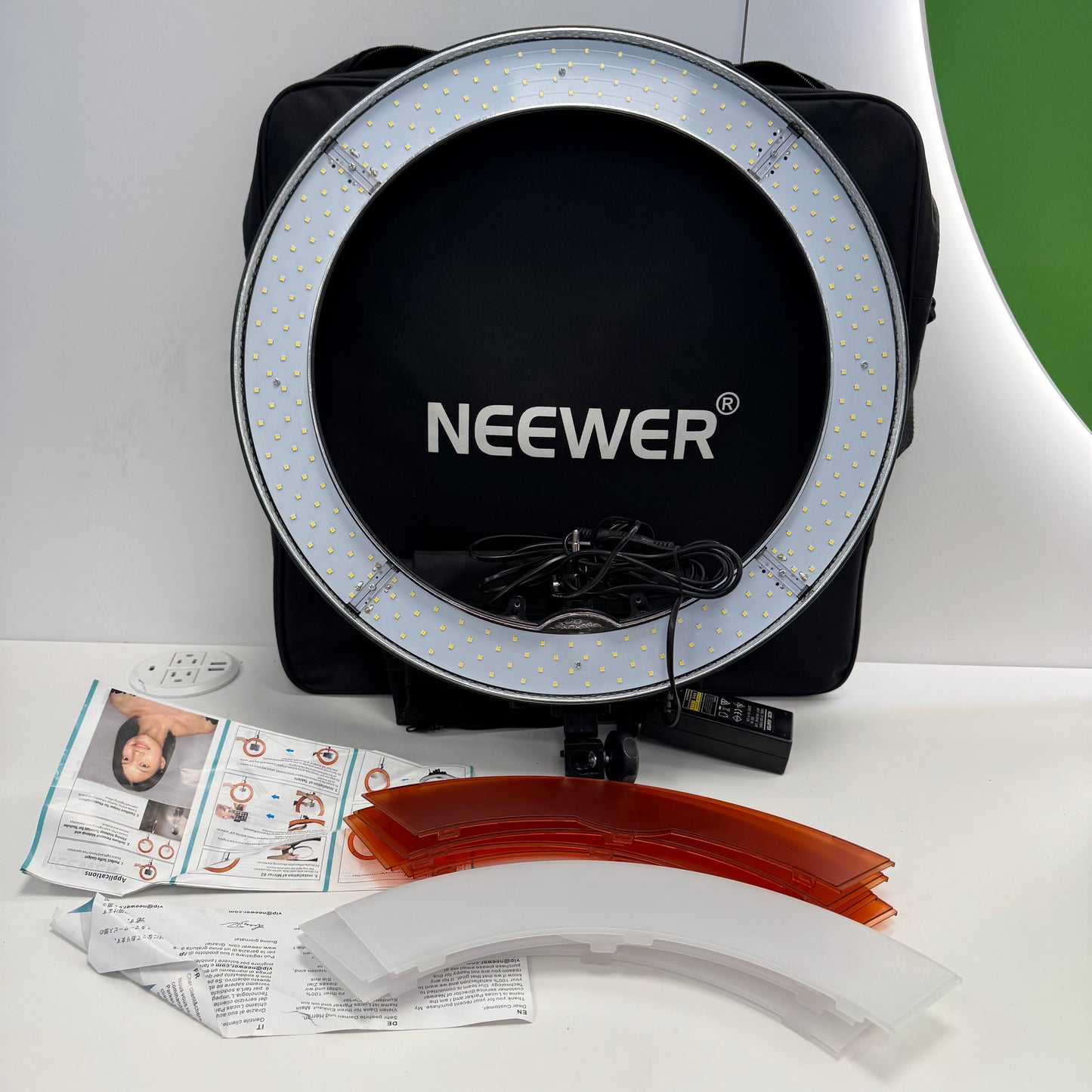 Neewer Ring light  RL-18"