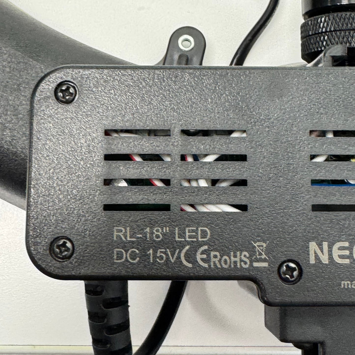 Neewer Ring light  RL-18"