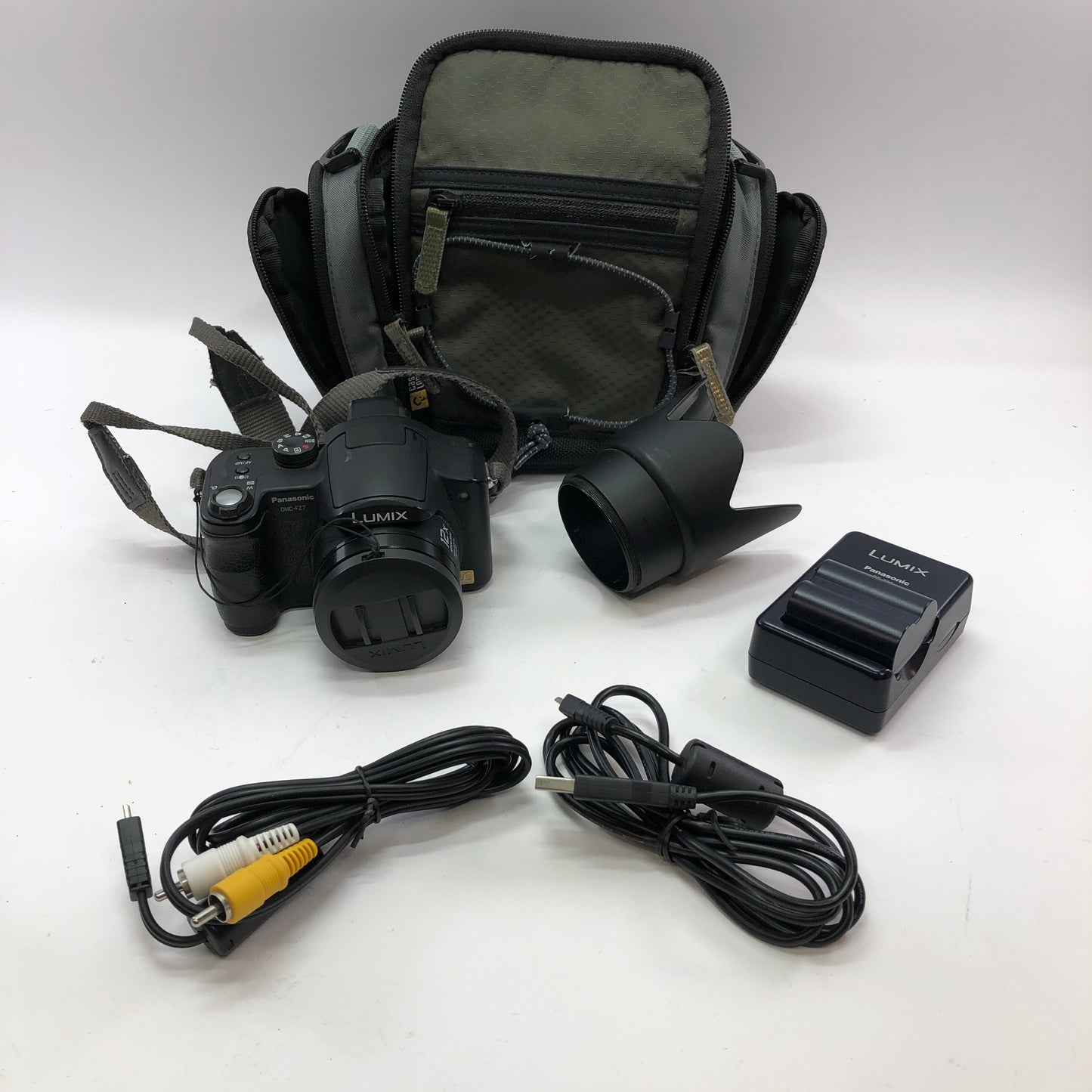 Panasonic dmc-fz7 12.1MP Digital Camera w OEM Battery Charger and Carrying Case