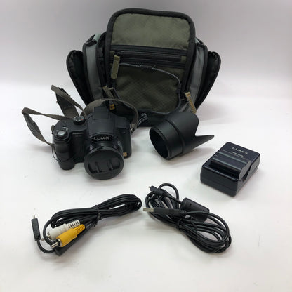 Panasonic dmc-fz7 12.1MP Digital Camera w OEM Battery Charger and Carrying Case
