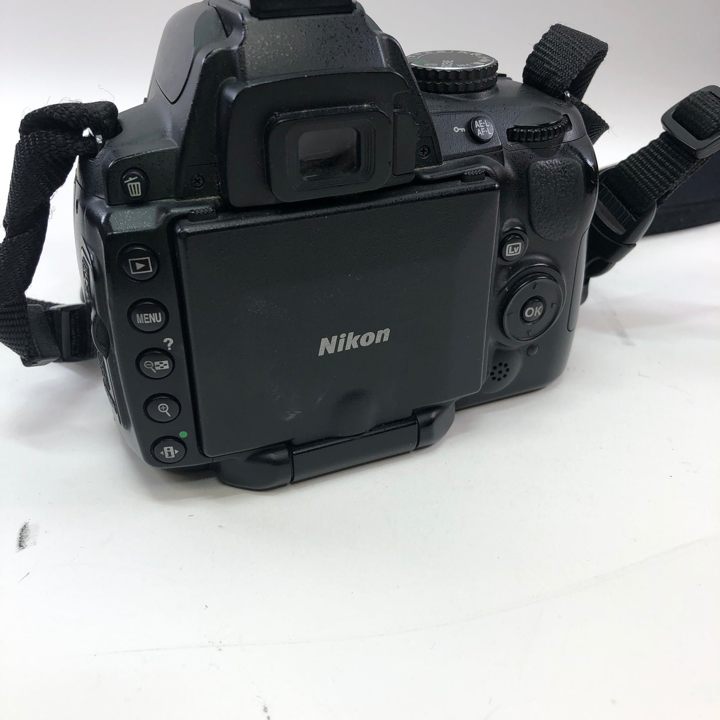 Nikon D5000 10.2MP DSLR Camera 23666 Shutter Count w Tamron 18-270 Lens