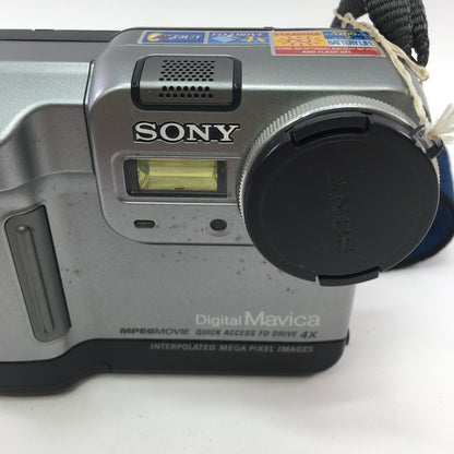 Sony FD83 Digital Still-Camera MVC-FD83 w Neck Strap