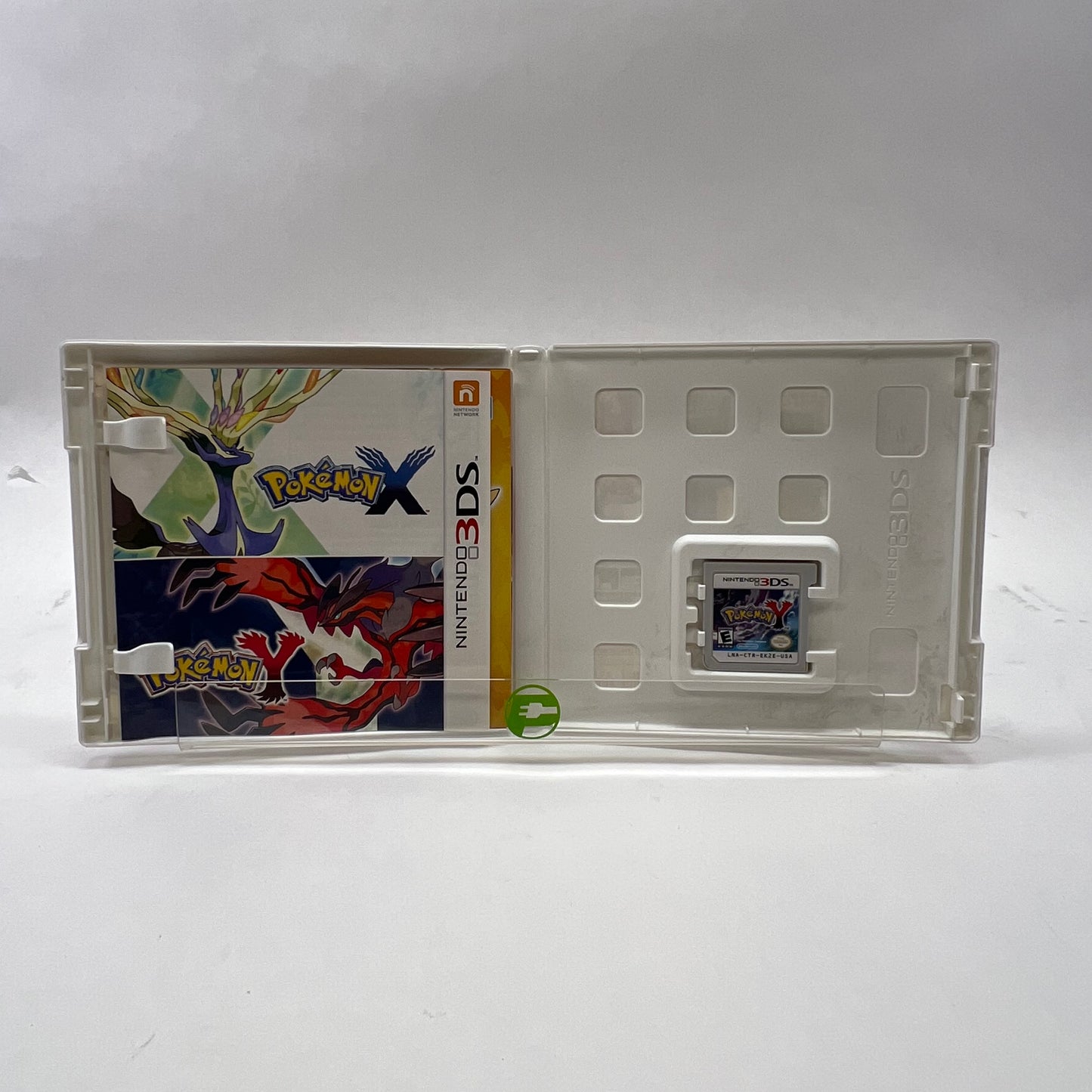 Pokemon Y (Nintendo 3DS, 2013)
