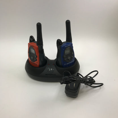 Motorolla Talkabout T5410 Walkie Talkie w Charging Base Tested and Working
