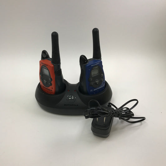 Motorolla Talkabout T5410 Walkie Talkie w Charging Base Tested and Working