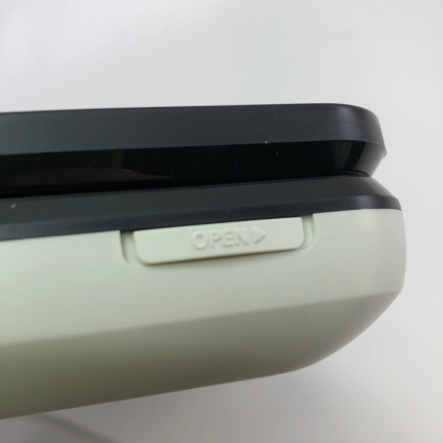 Philips PD9000/37 Portable DVD Player 9'' Widescreen
