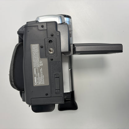 Canon ES8600 0.27MP Hi8 Analog camcorder