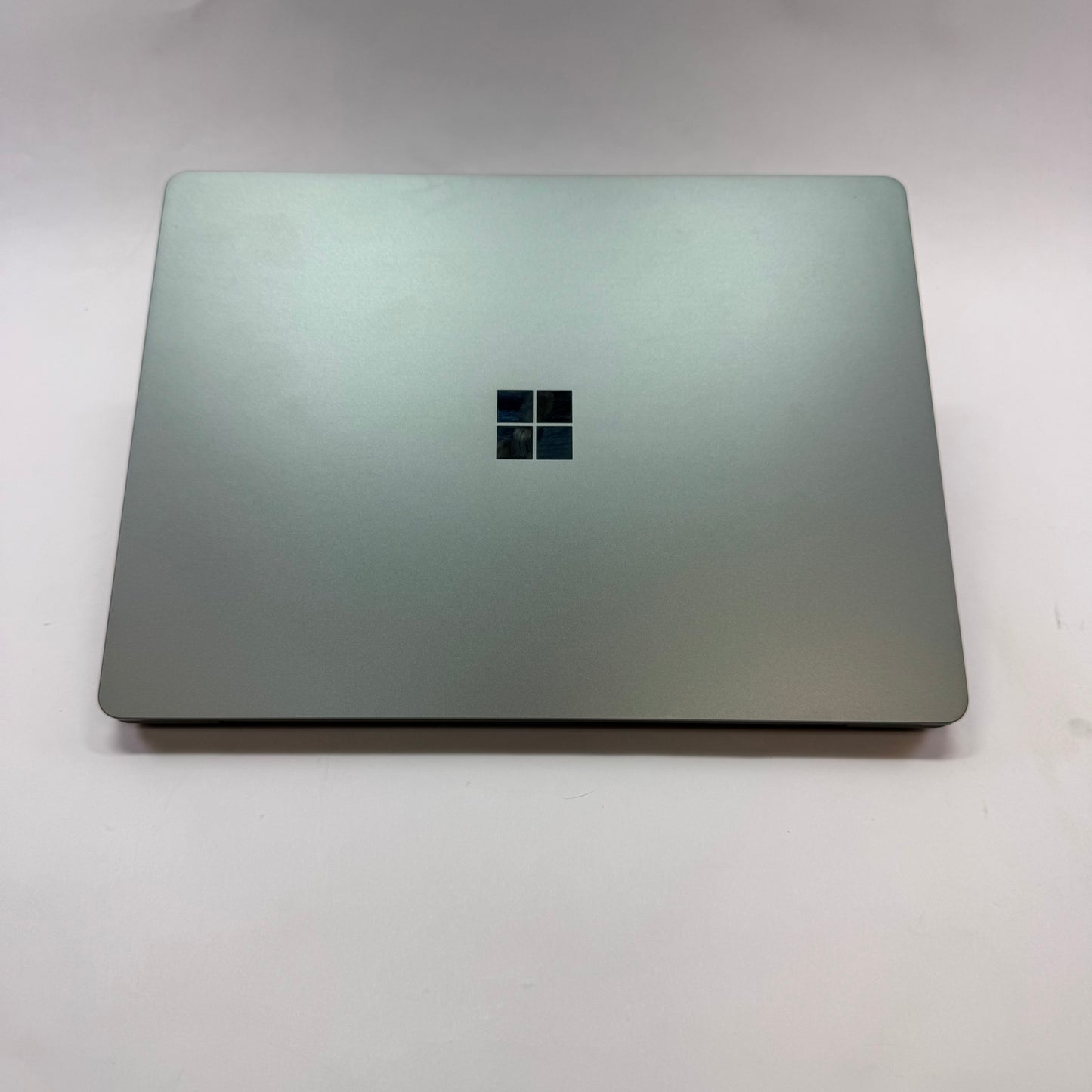 Microsoft Surface Laptop Go 2 2013 12.4" i5-1135G7 2.4GHz 8GB RAM 128GB SSD
