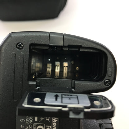 Nikon D3000 10.2MP DSLR Camera  w Carrying Bag Tested and Working