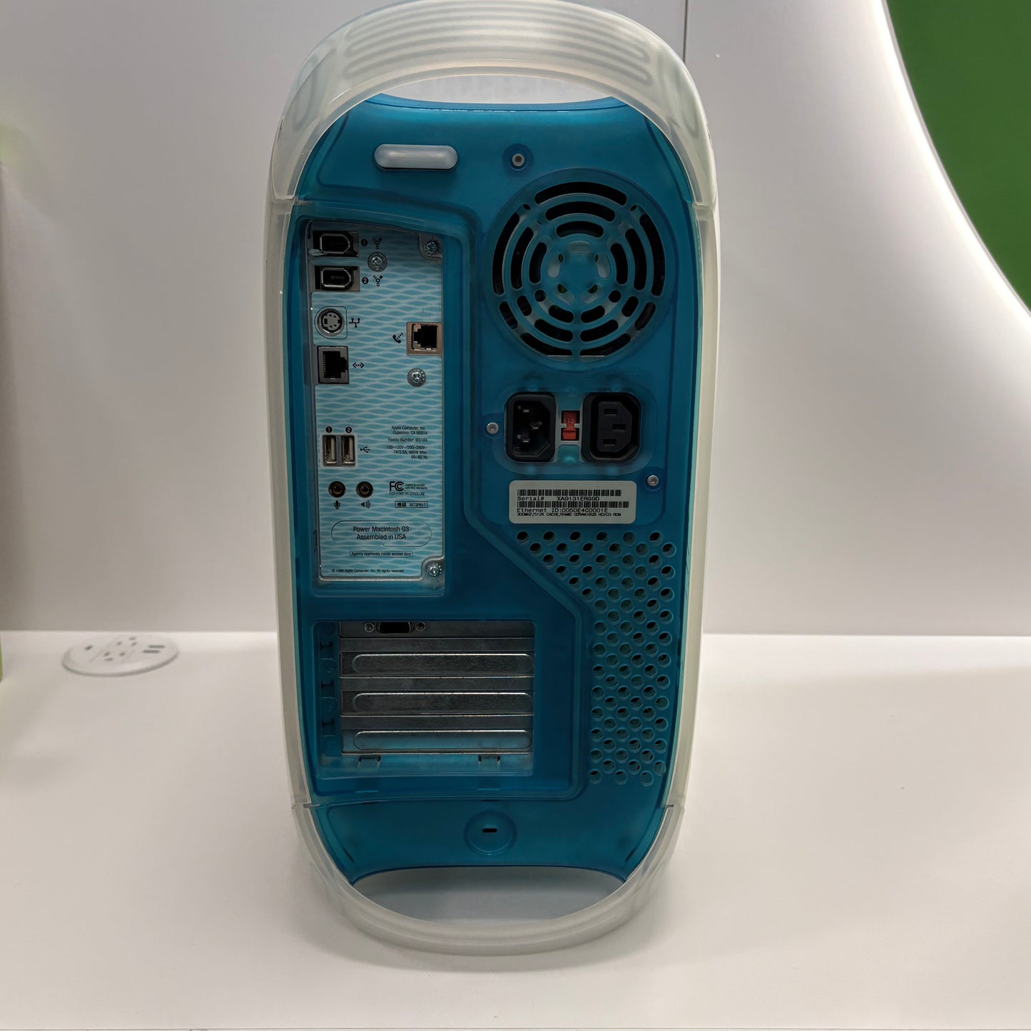 1998 Apple Power Macintosh G3 G3 300-MHz 64MB 6GB HDD Crystal Blue M5183 CIB