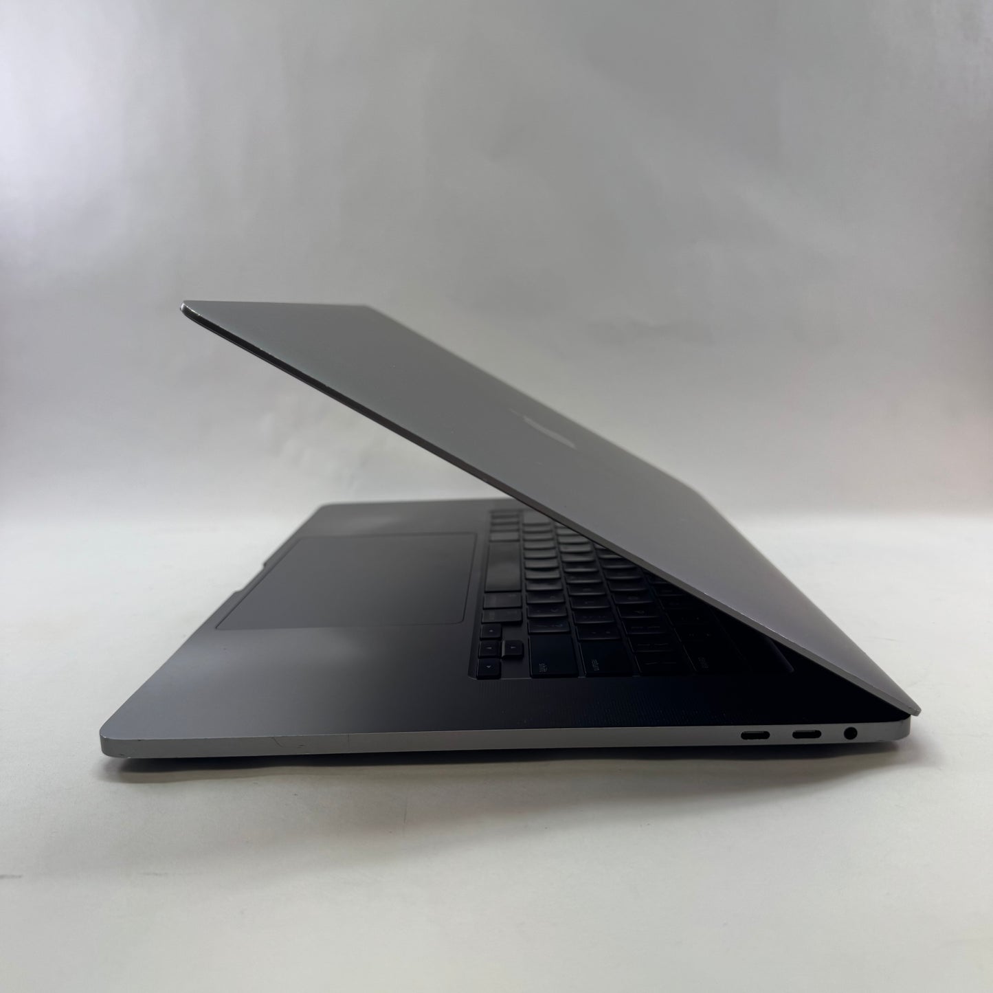 2019 Apple MacBook Pro 16" i9 2.3GHz 16GB RAM 1TB HDD Silver A2141