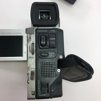 Broken JVC GR-DVM90U Digitial Still Camera Parts Only READ