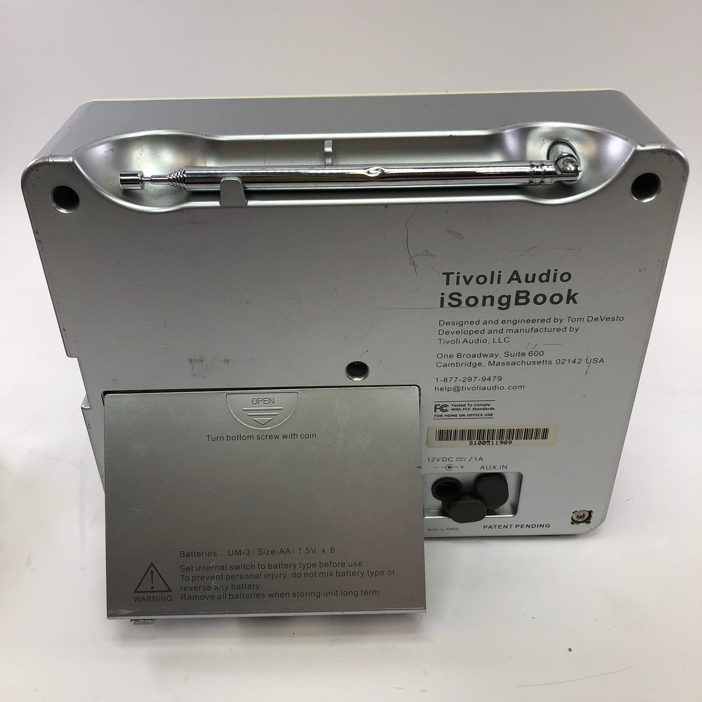 Tivoli Audio isongbook AM/FM Alarm Clock Radio w Extension Speaker