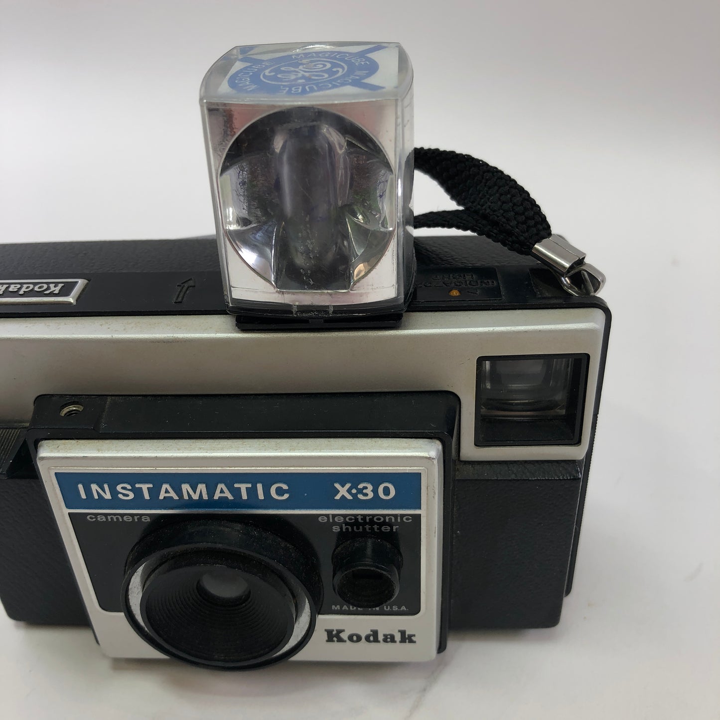 Kodak Instamatic X-30 35MM Film Camera w Magic Cube