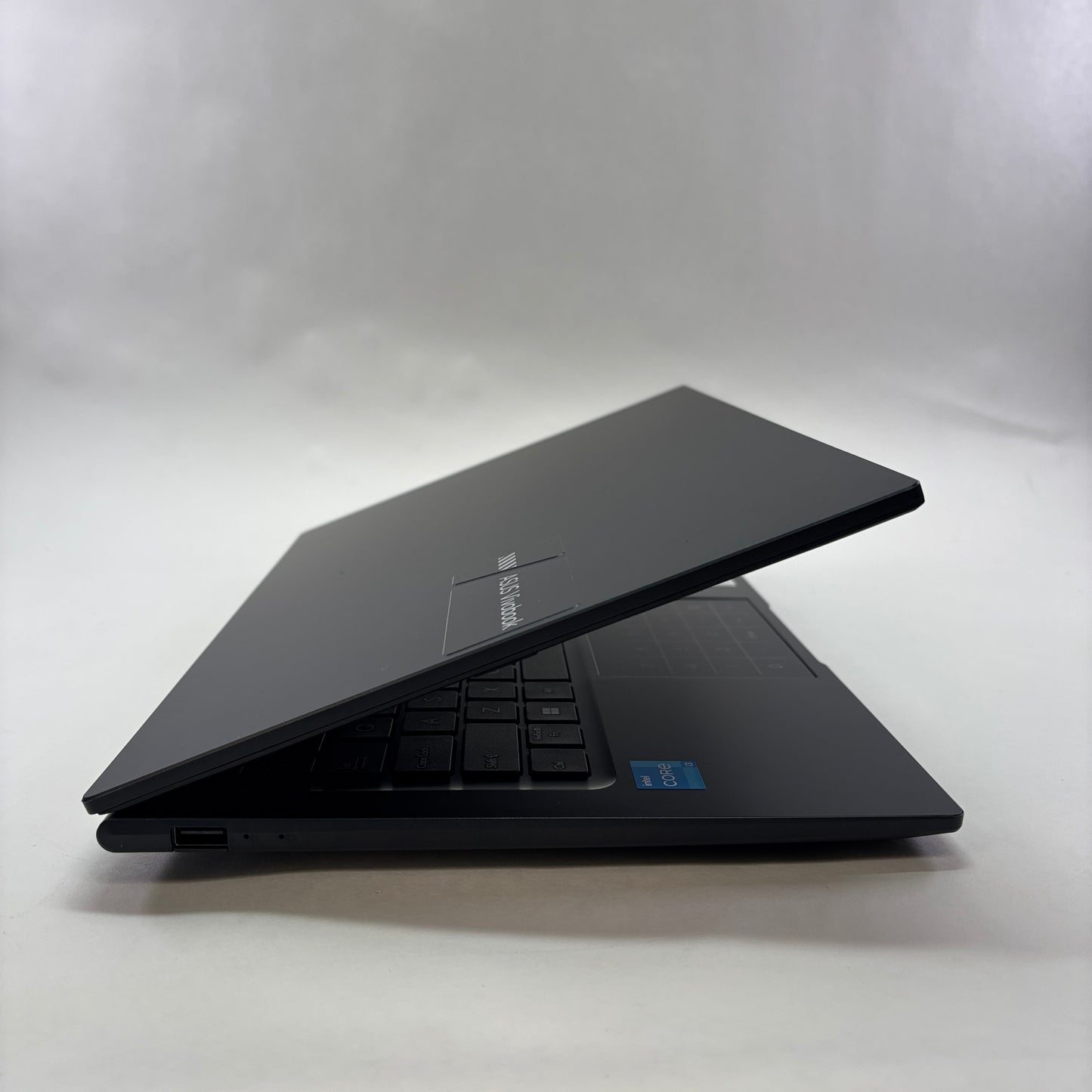 Asus Vivobook  14 X1404V 14" i3-1315U 1.2GHz 250GB SSD
