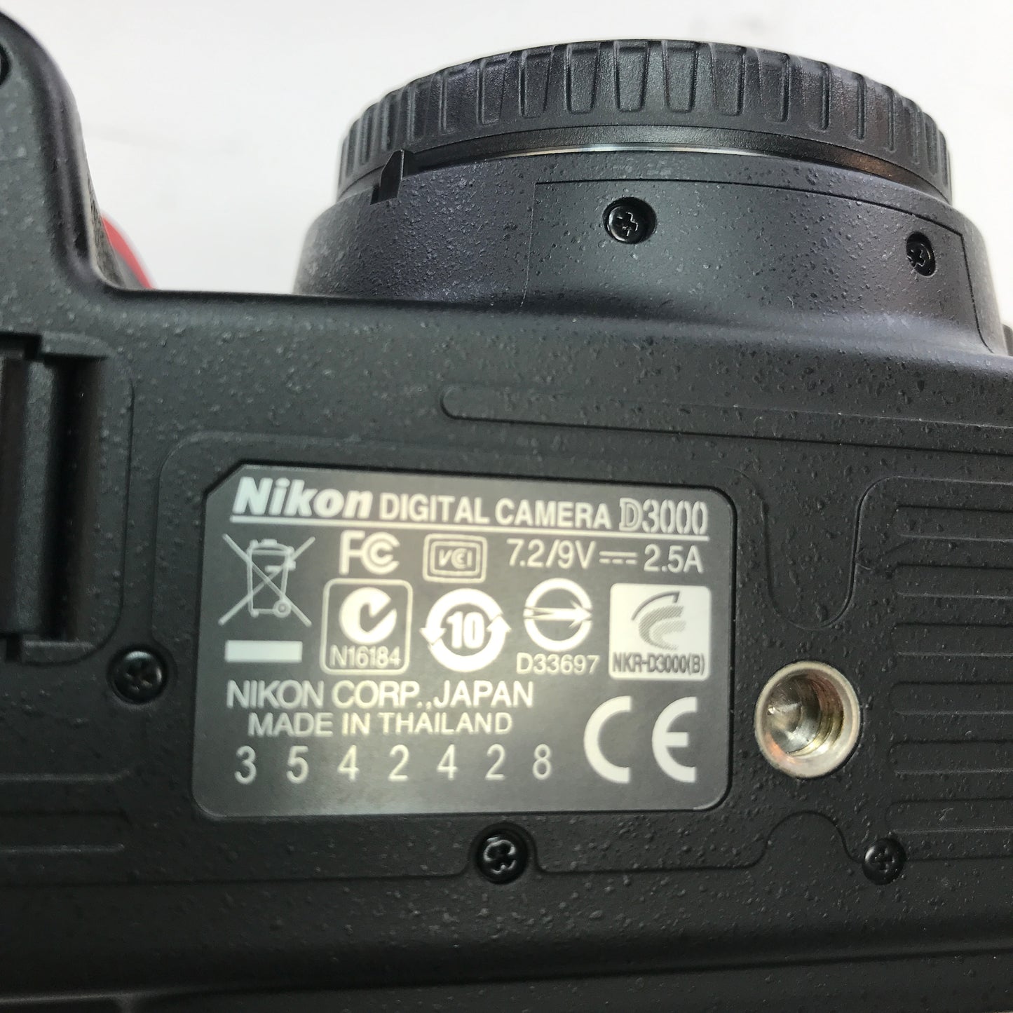 Nikon D3000 10.2MP DSLR Camera  w Carrying Bag Tested and Working