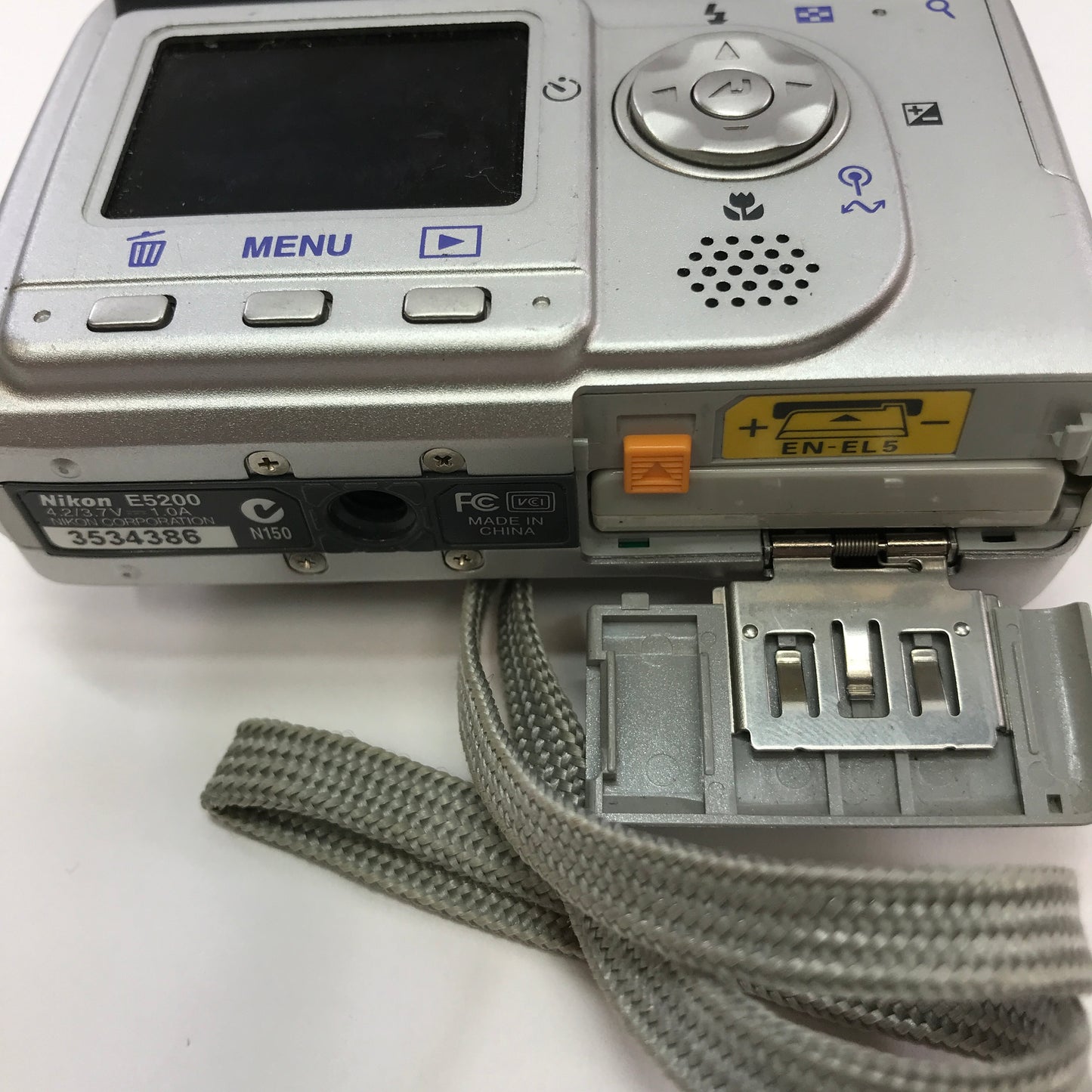 Lot of 7 Broken Digital Cameras [Nikon, Sony, Kodak and Minolta] No Power READ