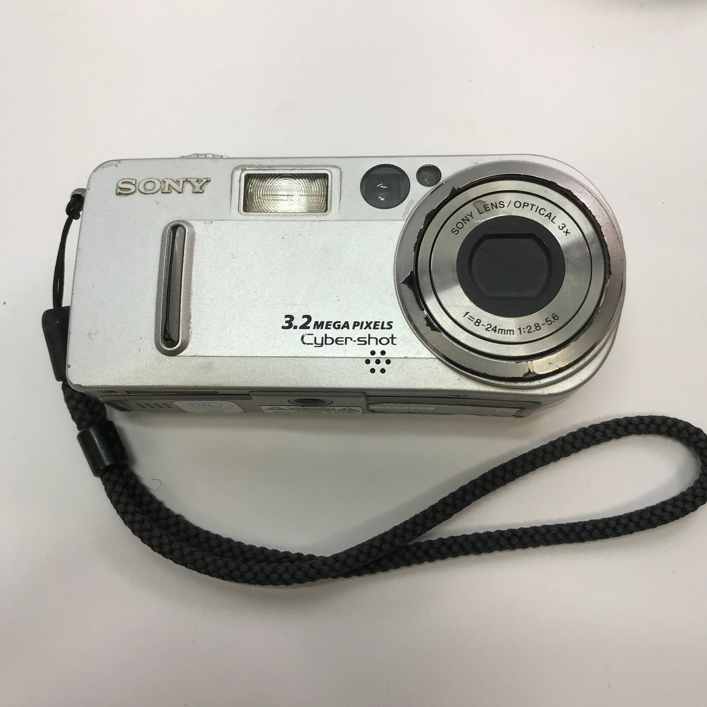 Lot of 7 Broken Digital Cameras [Nikon, Sony, Kodak and Minolta] No Power READ