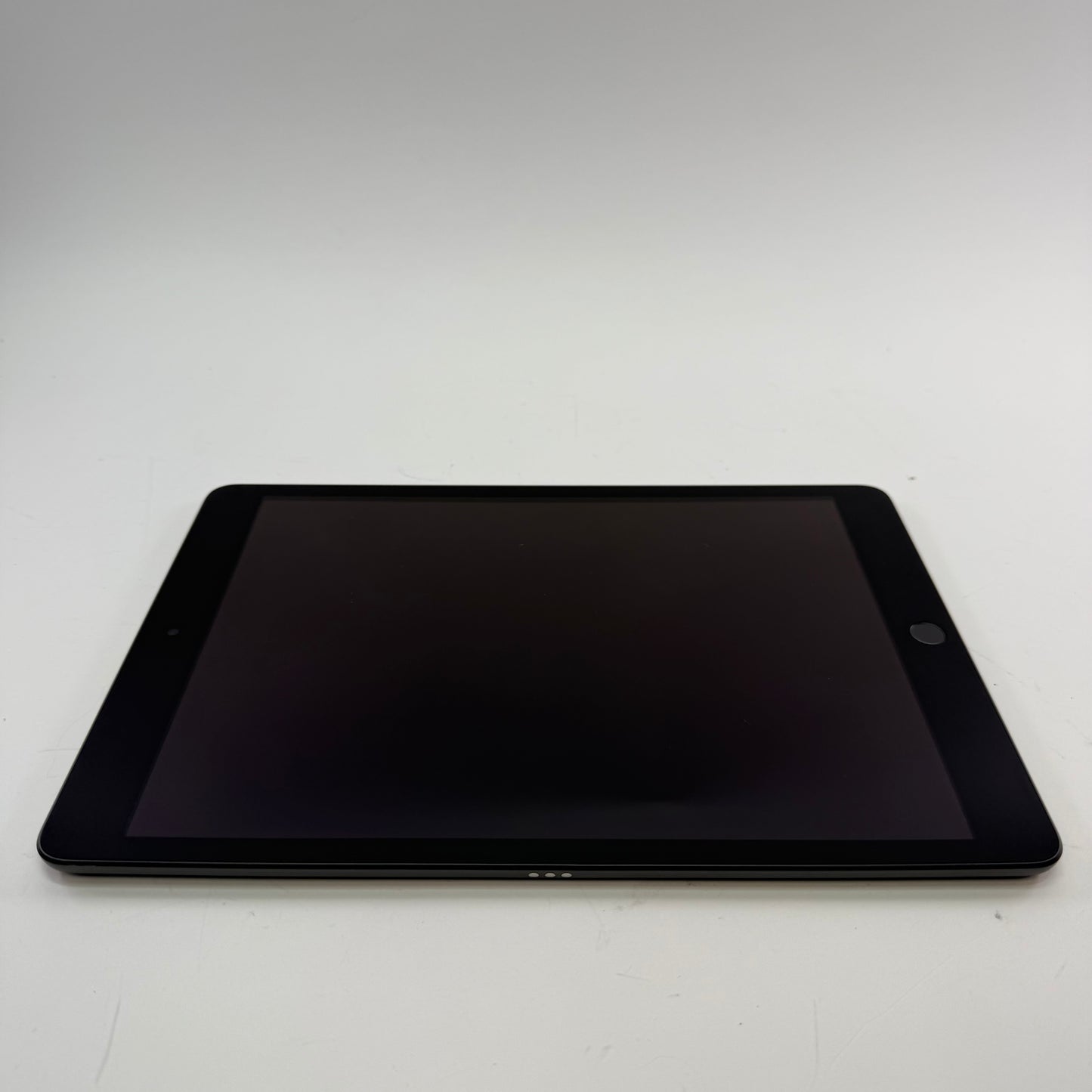 WiFi Only Apple iPad 9th Gen 64GB 18.6.2 Space gray MK2K3LL/A