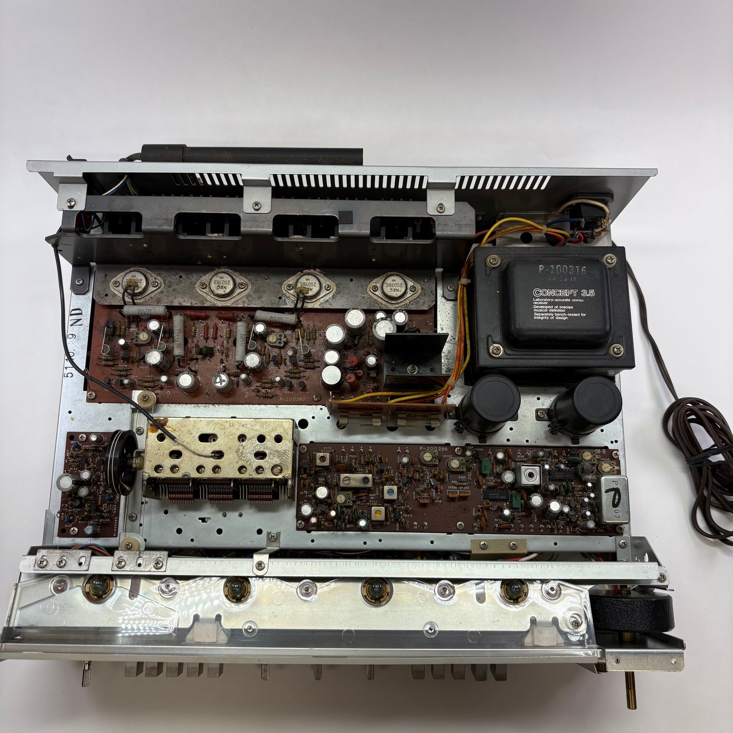 Broken Concept 3.5 AM/FM Stereo Receiver Read Description