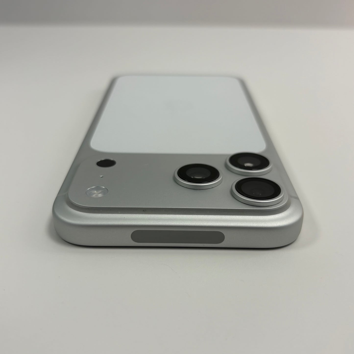 Factory Unlocked Apple iPhone 17 Pro Max 512GB Silver MFXK4LL/A