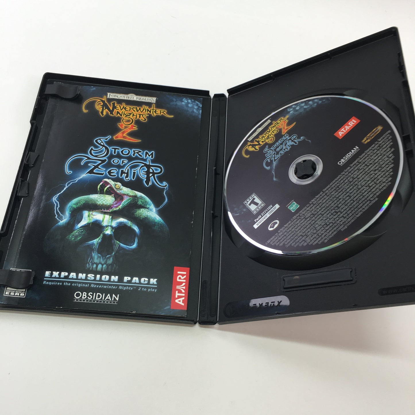 Neverwinter Nights 2 w/ Expansions and BradyGames Strategy Guide for PC