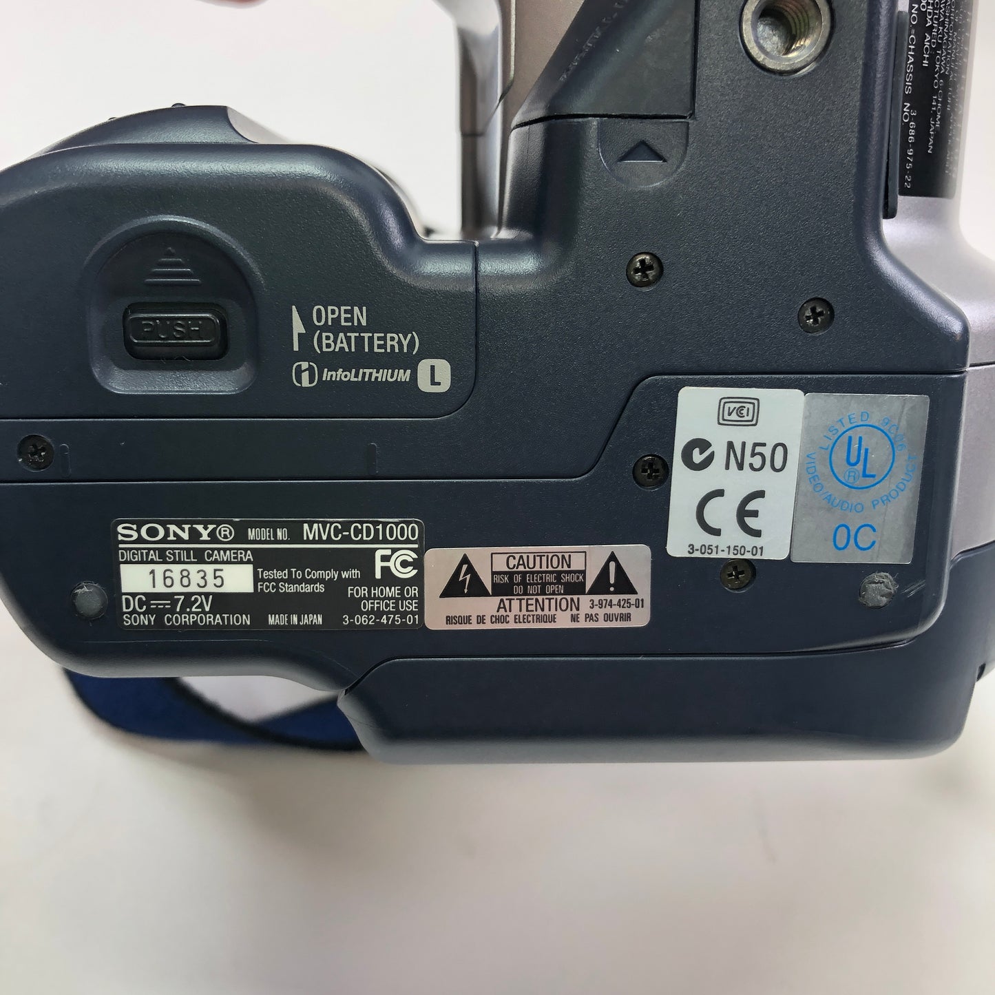 Sony MVC-CD1000 2.1MP Digtial Still Camera w Original Box