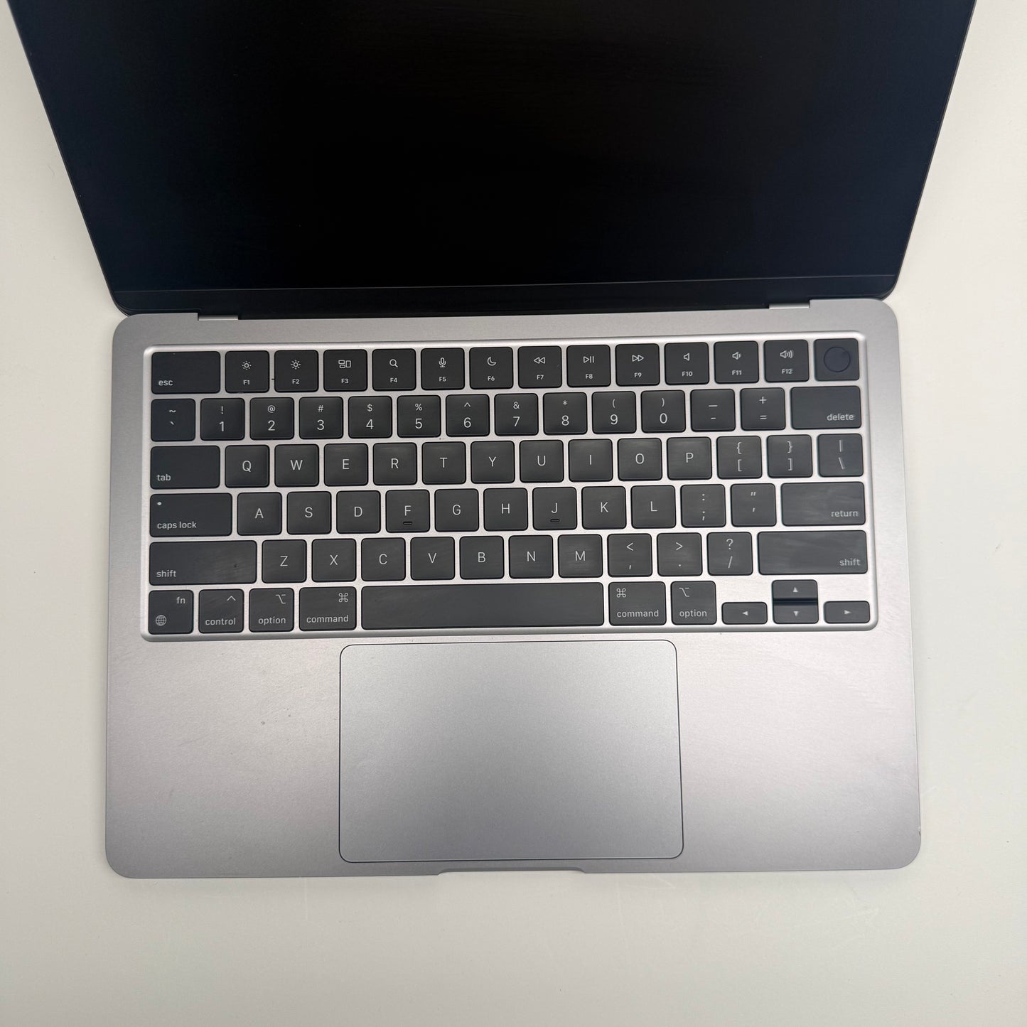 2024 Apple MacBook Air 13.6" M3 8C GPU 4.0GHz 8GB RAM 256GB SSD A3113