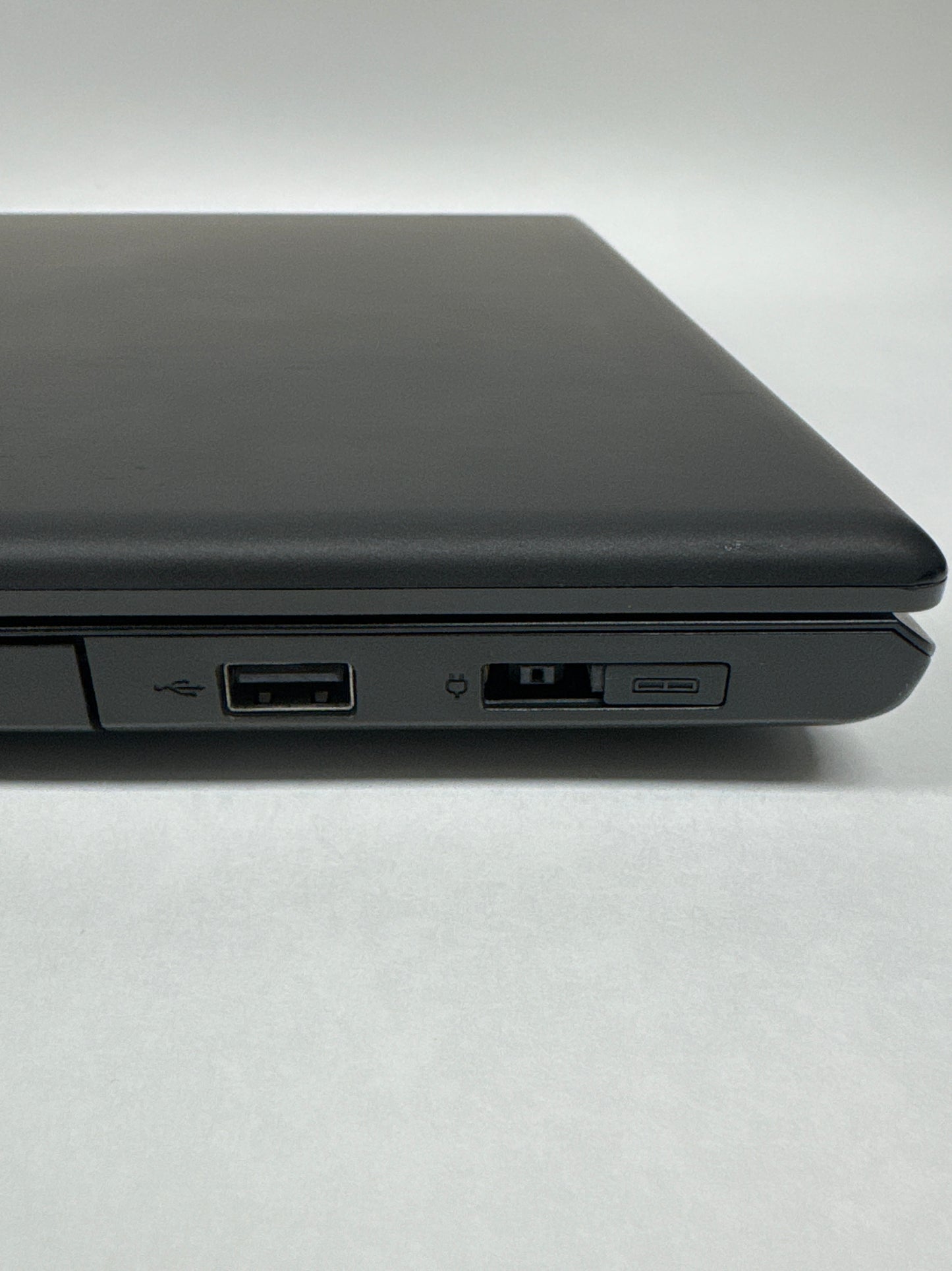 Lenovo ThinkPad E550 20DF002YUS 15.6" i3-4005U 1.7GHz 4GB RAM 500GB HDD