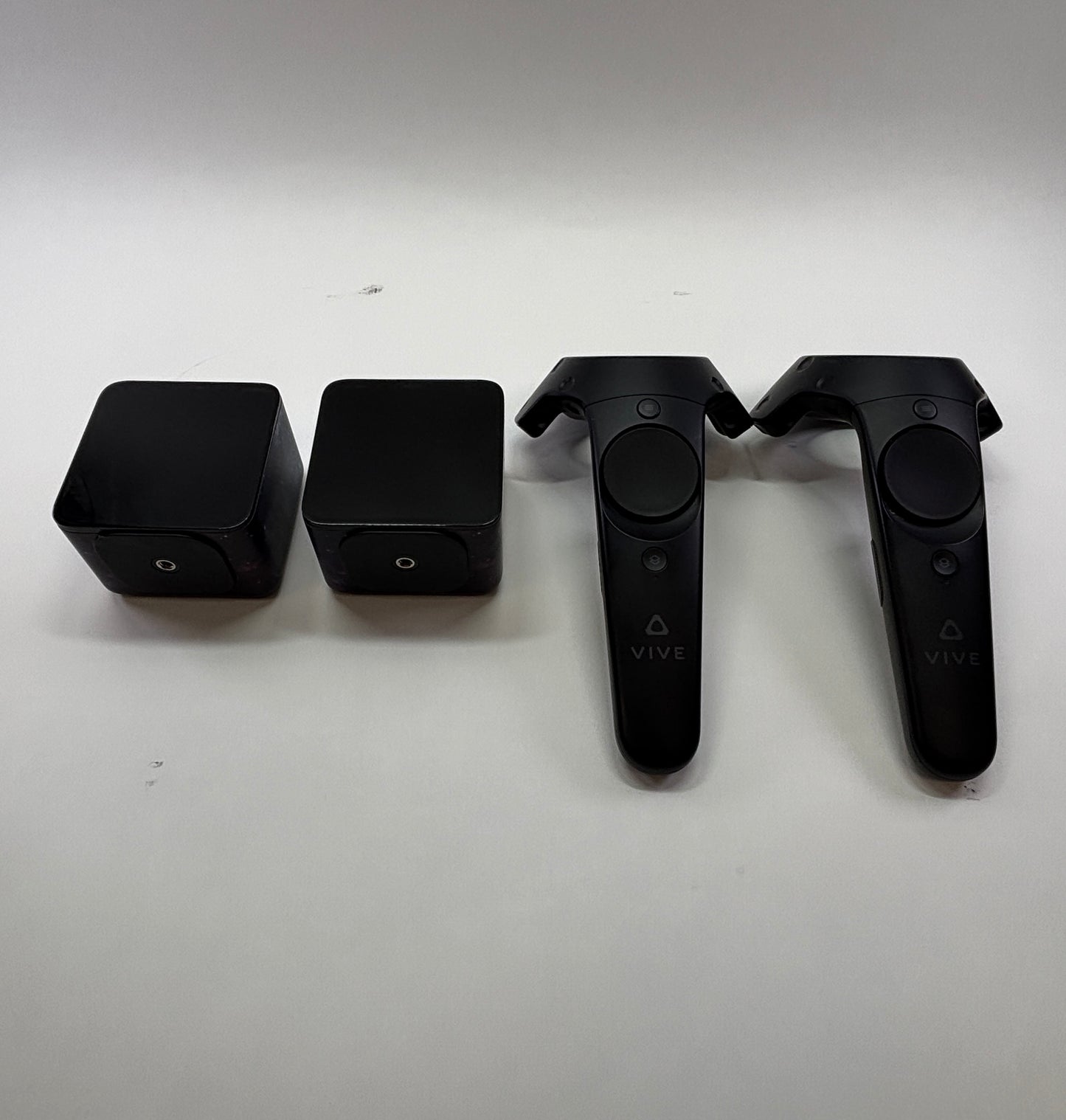 HTC VIVE Virtual Reality Basetations 1.0 and HTC VIVE Wand Controllers UNTESTED