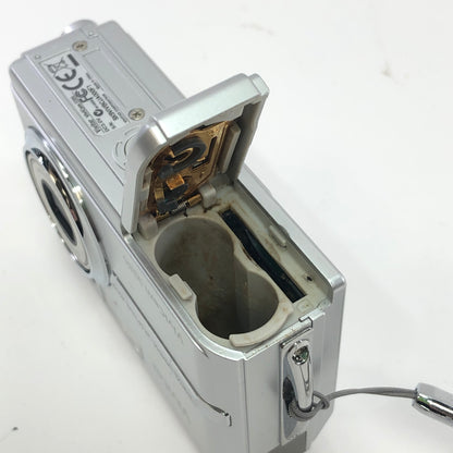 Vivitar 5386 5.0MP Compact Digital Camera - For Parts Only, Battery Tray Issue