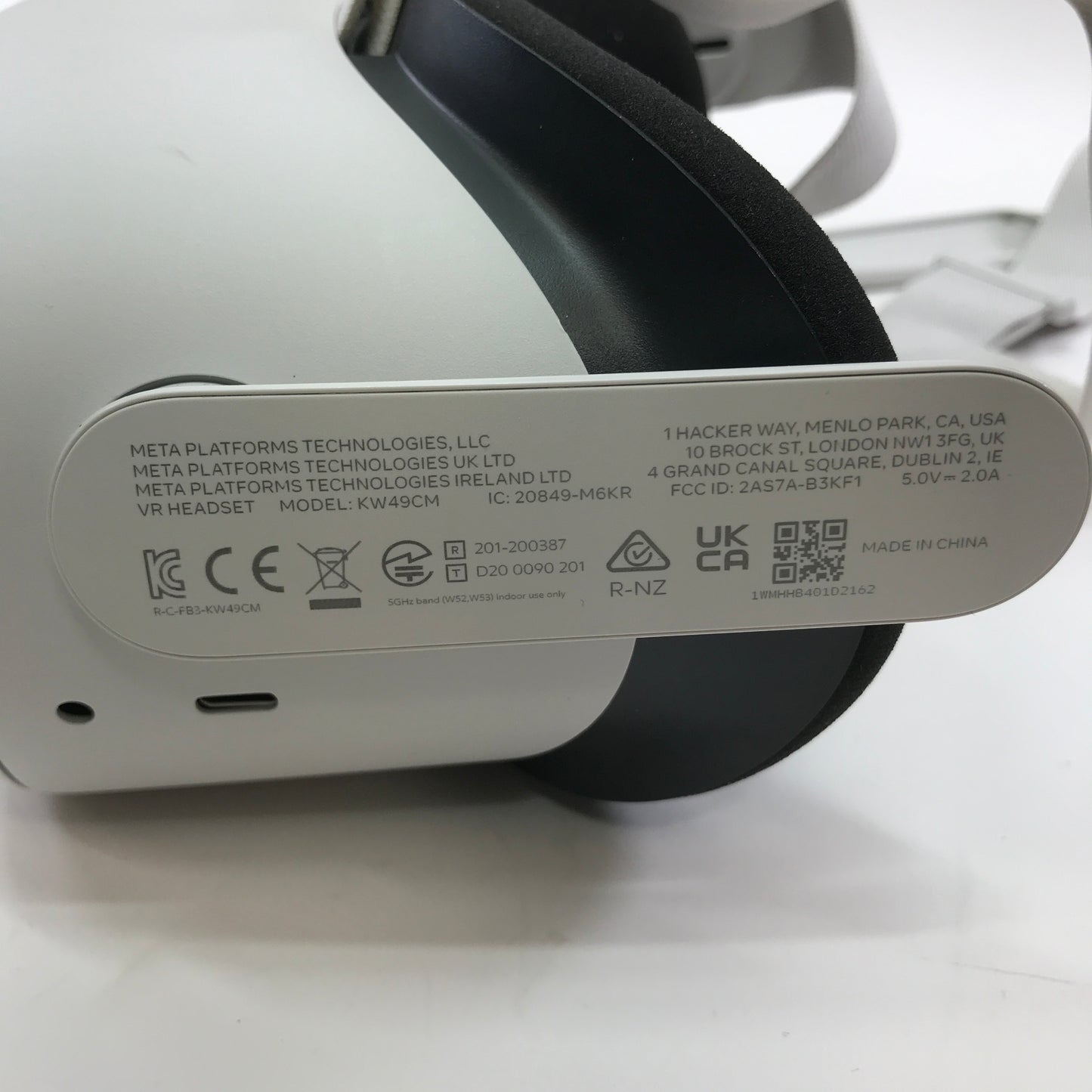 Meta Quest 2 256GB Standalone All-in-One VR Headset KW49CM Tested and Working