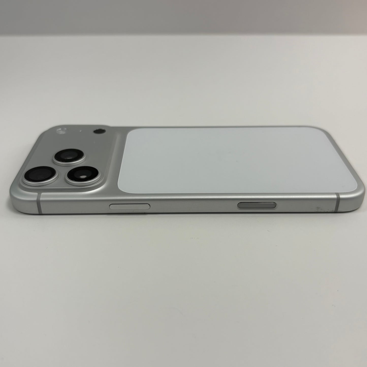 Factory Unlocked Apple iPhone 17 Pro Max 512GB Silver MFXK4LL/A