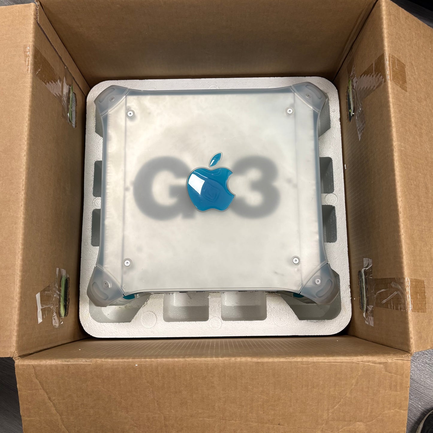 1998 Apple Power Macintosh G3 G3 300-MHz 64MB 6GB HDD Crystal Blue M5183 CIB