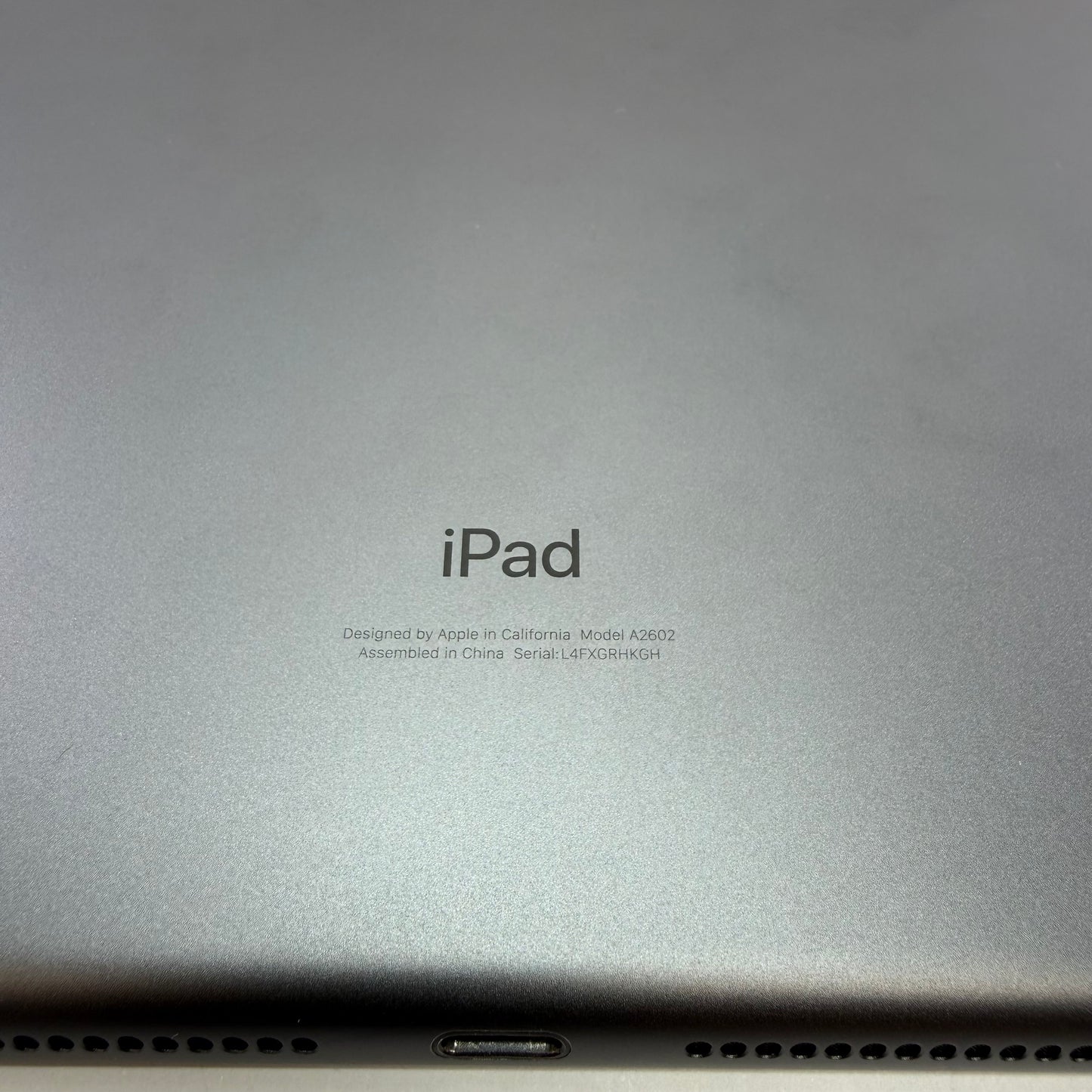 WiFi Only Apple iPad 9th Gen 64GB 18.6.2 Space gray MK2K3LL/A