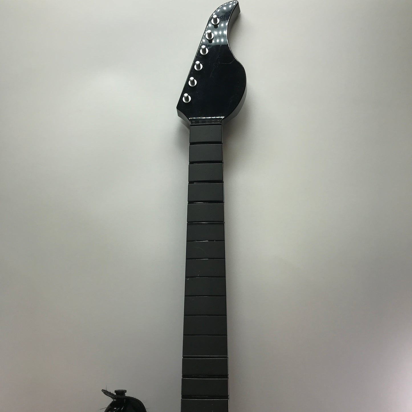 PDP Riffmaster Wireless Guitar 049-034 for Xbox No Dongle w/ Strap