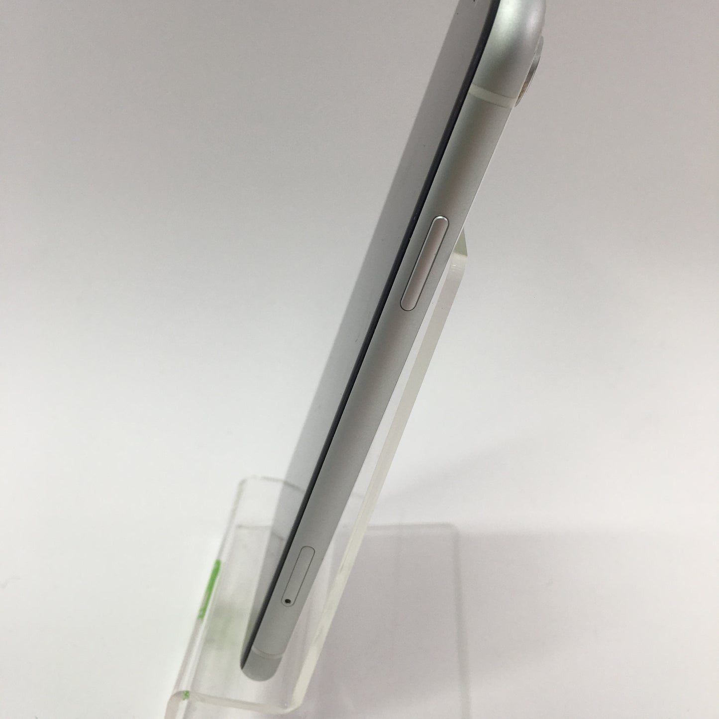 Broken Unlocked Apple iPhone 11 128GB 17.4.1 MT3U2LL/A Cracked Back
