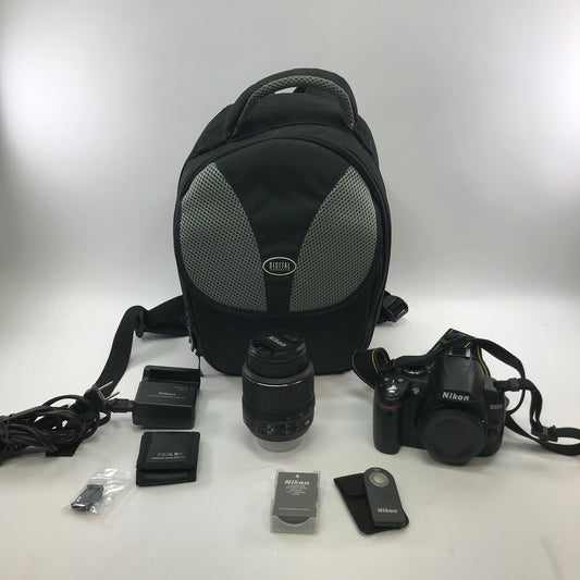 Nikon D3000 10.2MP DSLR Camera  w Carrying Bag Tested and Working