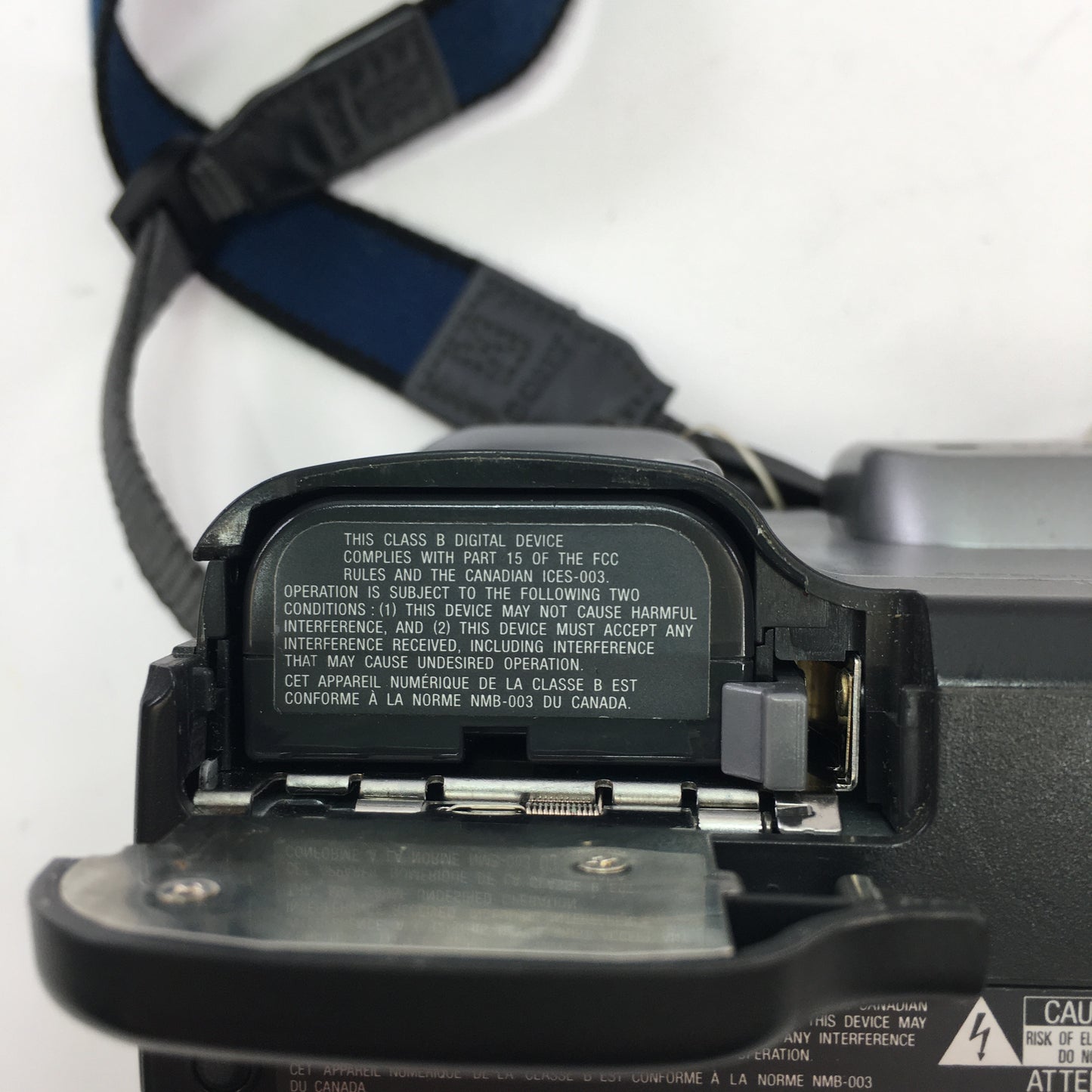 Sony FD83 Digital Still-Camera MVC-FD83 w Neck Strap