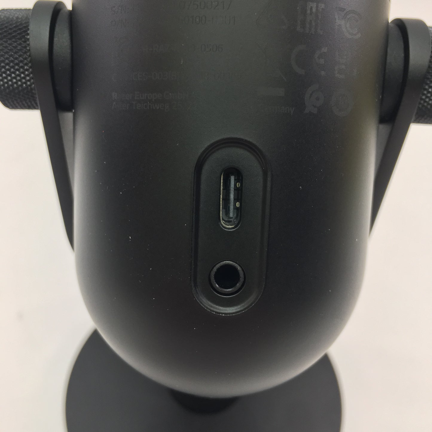 Razer Seiren v3 Chroma USB Microphone RZ-190506