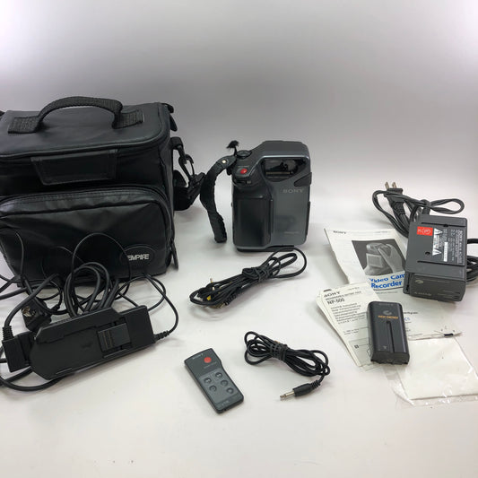 Sony Handycam Camcorder CCD-SC5 w/ Carrying Bag and Original Manuals