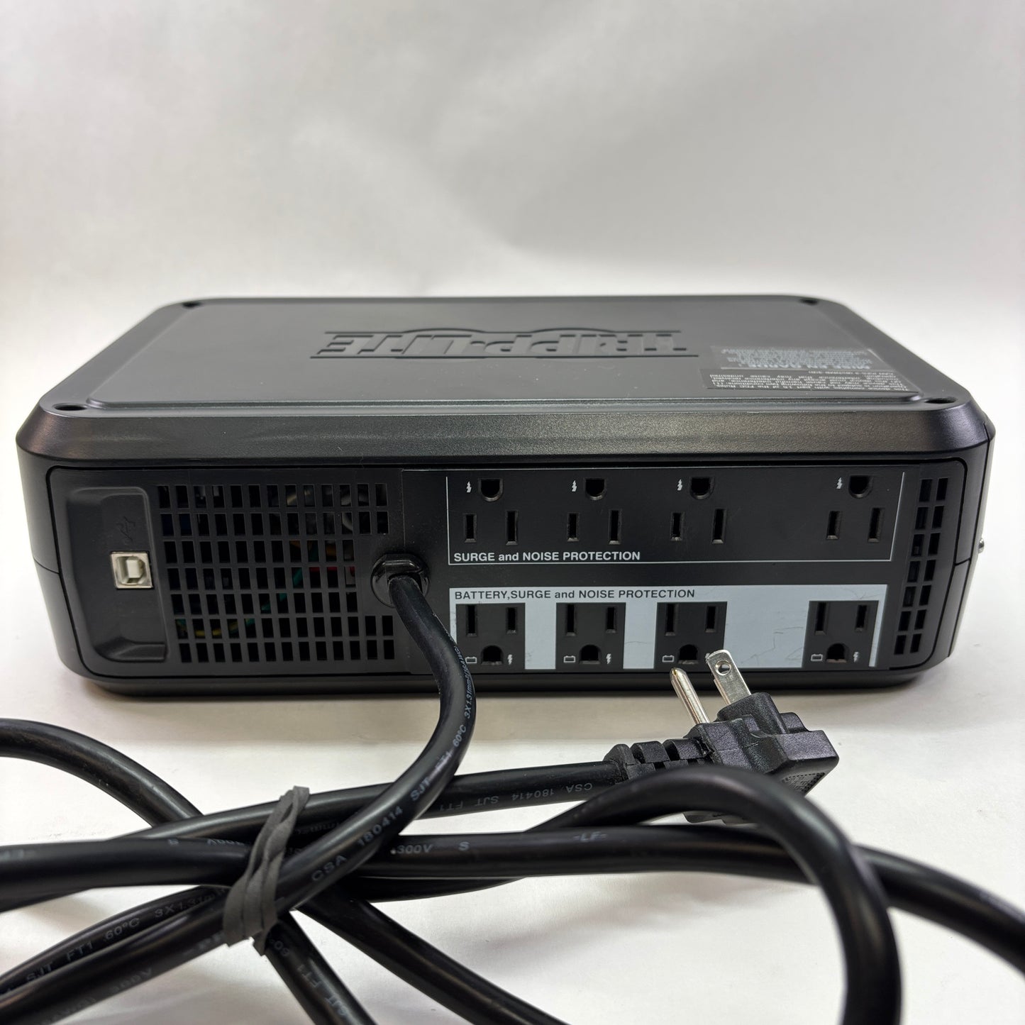 Tripp-Lite Omni900LCD Surge Protector AGOM5357  No Batt