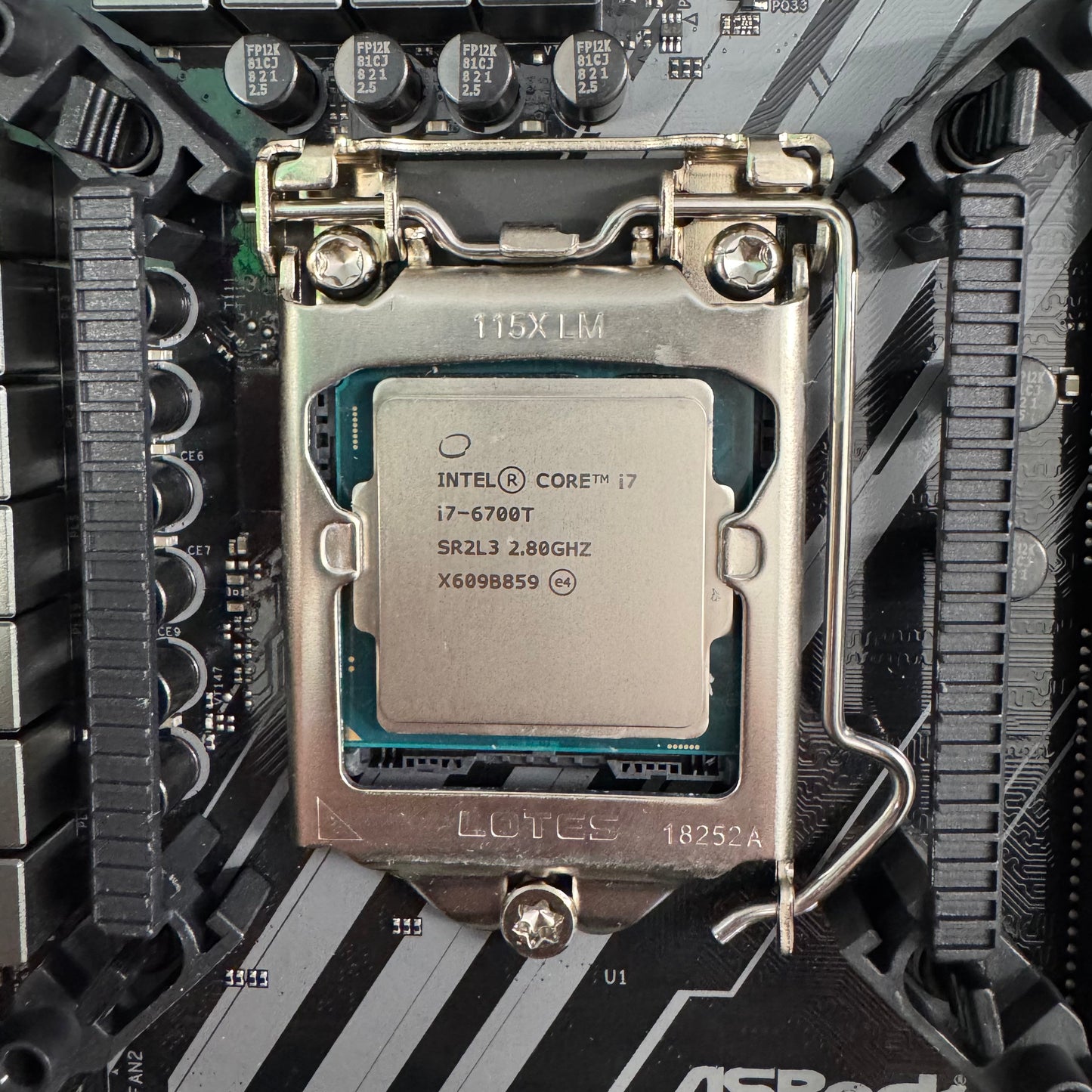 AsRock Z370 Killer SLI/ac LGA 1151 ATX Intel DDR4 Motherboard w/ Intel Core i7-6700T CPU