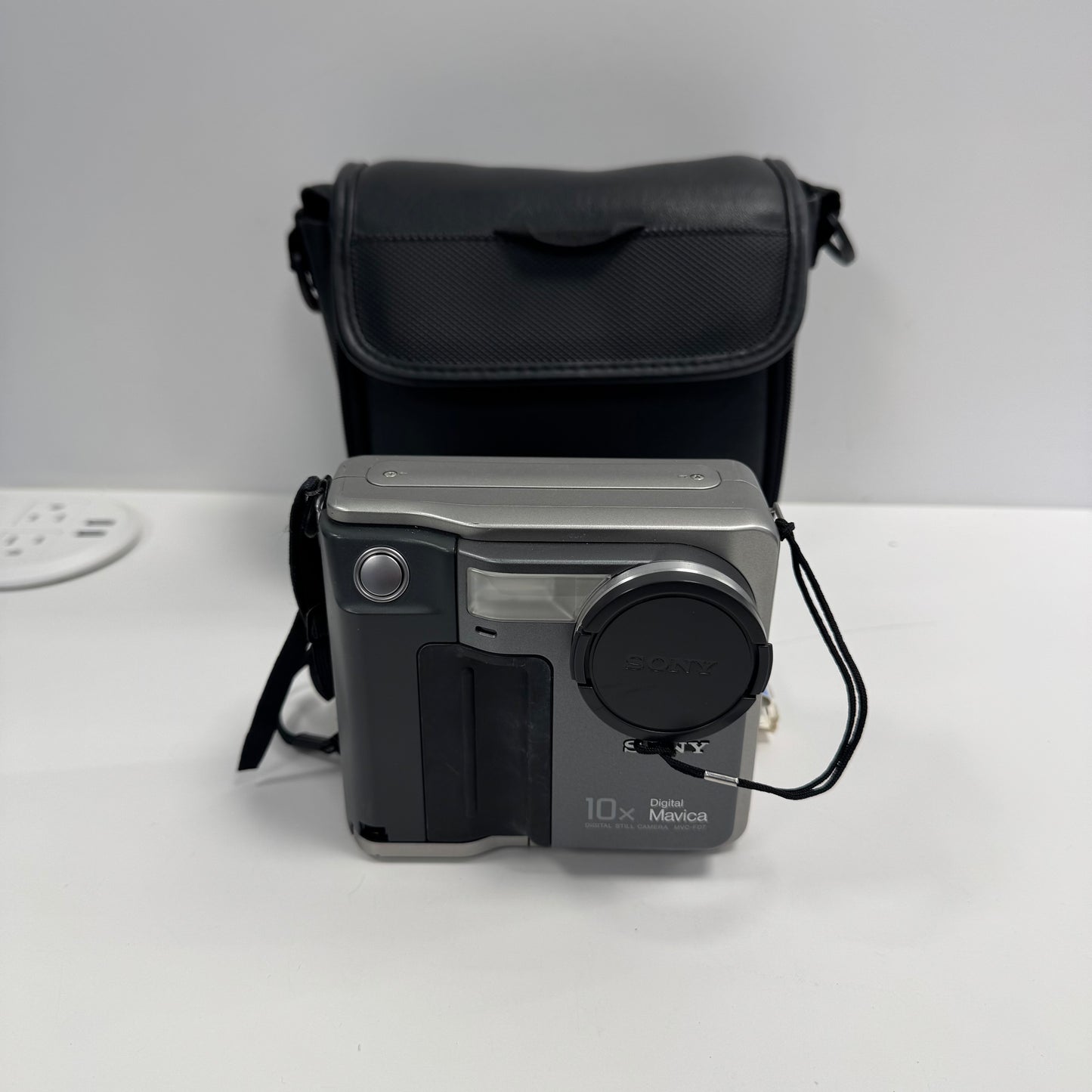 Sony MVC-FD7 0.3MP Digital Still Camera