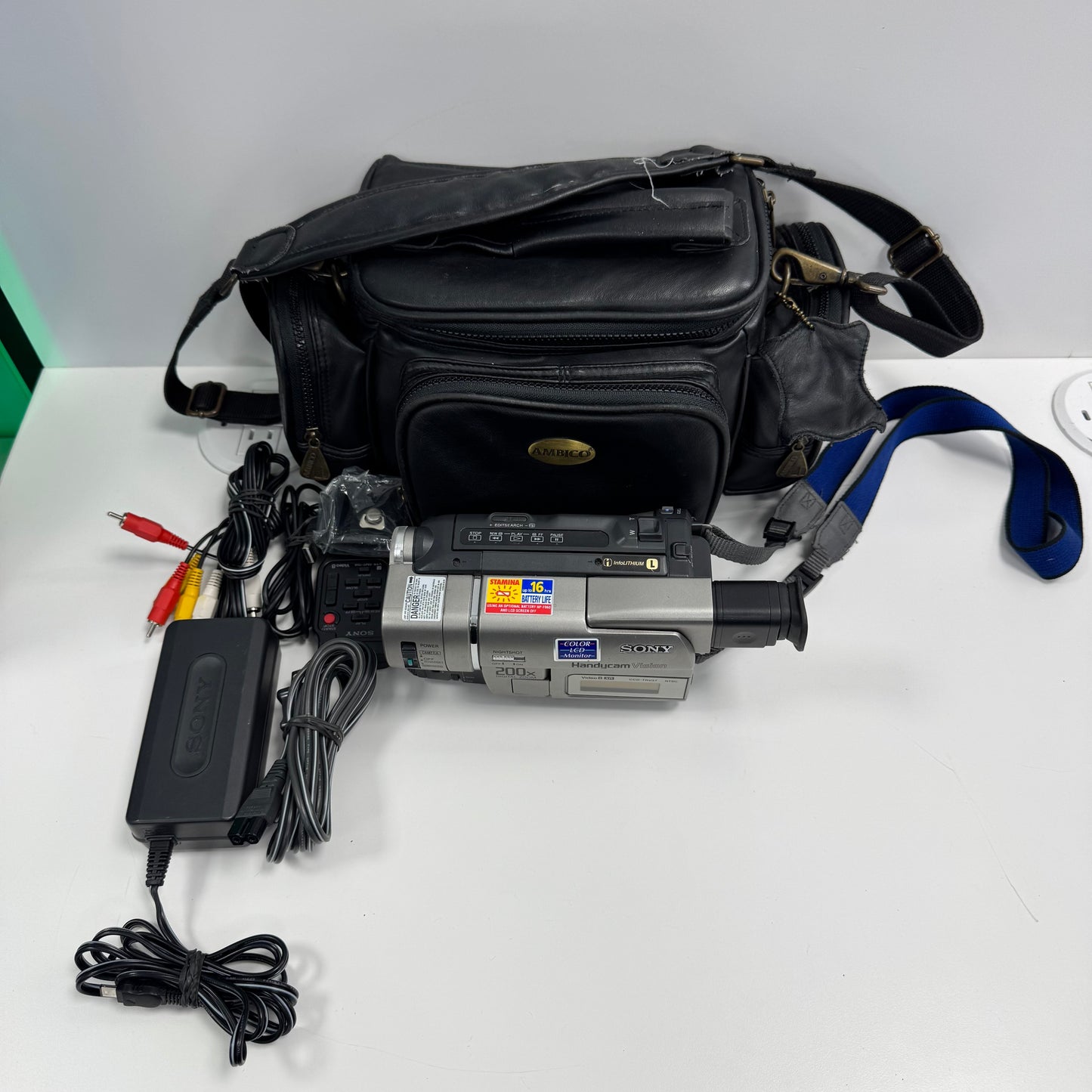 Sony Handycam Vision Hi-8 Analog Camcorder CCD-TRV37