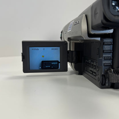 Sony Handycam Vision Hi-8 Analog Camcorder CCD-TRV37