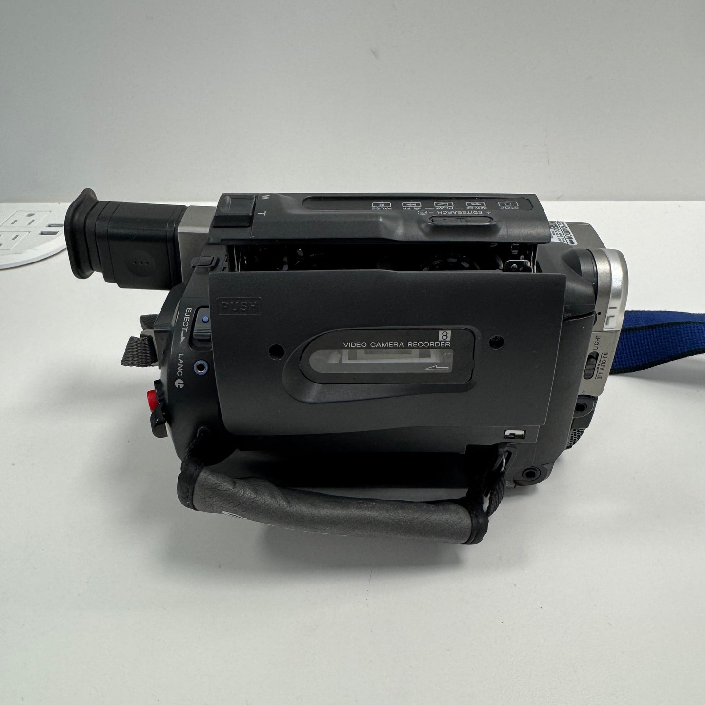 Sony Handycam Vision Hi-8 Analog Camcorder CCD-TRV37