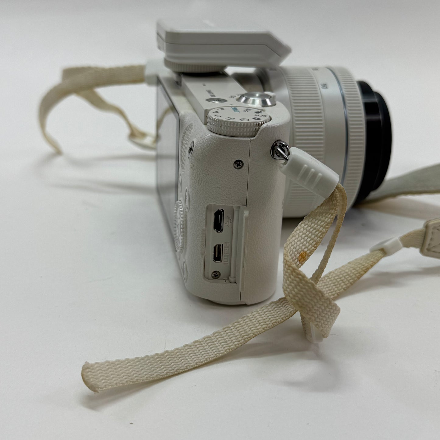 Samsung NX1100 EV-N 20.3MP Mirrorless Digital Camera w/ Standard Zoom Lens